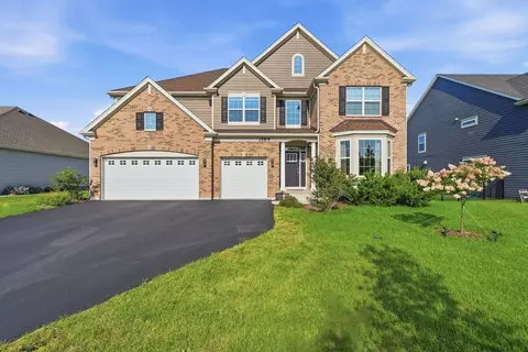 Exterior - 3589 Emerald Rd, Elgin, IL 60124 photo 2 of 7