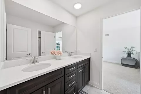 Bath - 3589 Emerald Rd, Elgin, IL 60124 photo 3 of 4