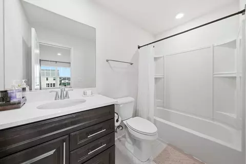 Bath - 3589 Emerald Rd, Elgin, IL 60124 photo 1 of 4