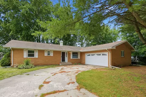 109 N 3rd St, Colona, IL 61241