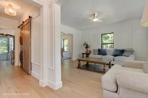 Entry Way - 107 E Jefferson Ave, Wheaton, IL 60187 photo 2 of 3