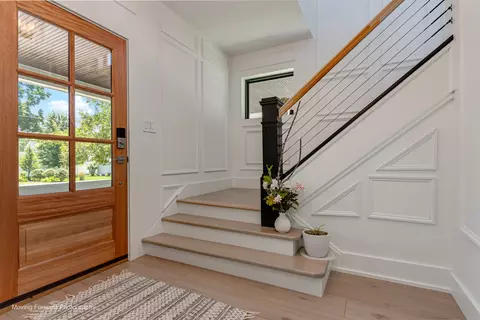 Entry Way - 107 E Jefferson Ave, Wheaton, IL 60187 photo 1 of 3