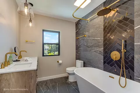 Bath - 107 E Jefferson Ave, Wheaton, IL 60187 photo 3 of 5