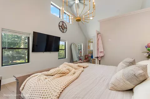 Bedroom - 107 E Jefferson Ave, Wheaton, IL 60187 photo 1 of 5