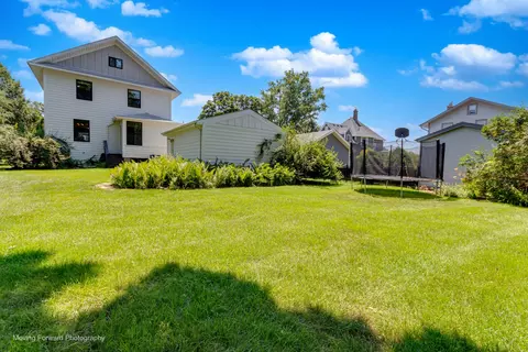 Exterior - 107 E Jefferson Ave, Wheaton, IL 60187 photo 2 of 3