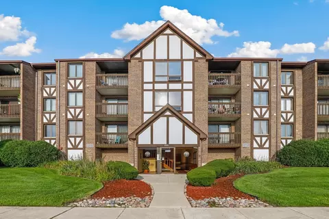 10320 Central Ave #207, Oak Lawn, IL 60453