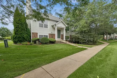 271 Holiday Ln, Hainesville, IL 60073