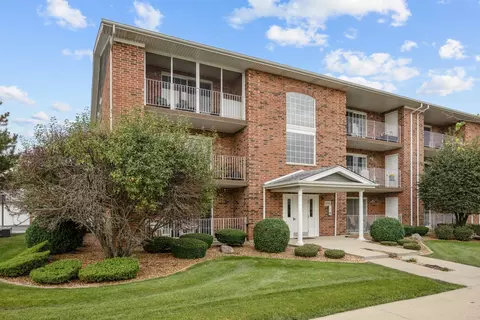 6719 White Tail Ln #1E, Tinley Park, IL 60477