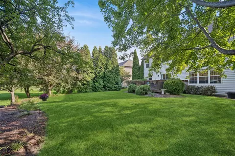 Exterior - 2105 Bent Tree Dr, Geneva, IL 60134 photo 4 of 7
