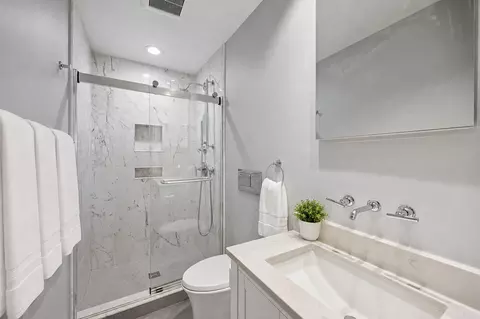 Bath - 2865 Leanne Ct, Northbrook, IL 60062 photo 2 of 3