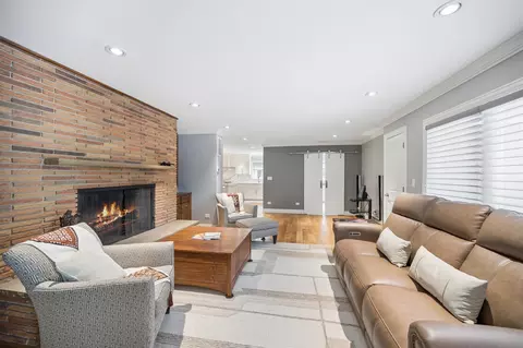 Living - 2865 Leanne Ct, Northbrook, IL 60062 photo 2 of 2