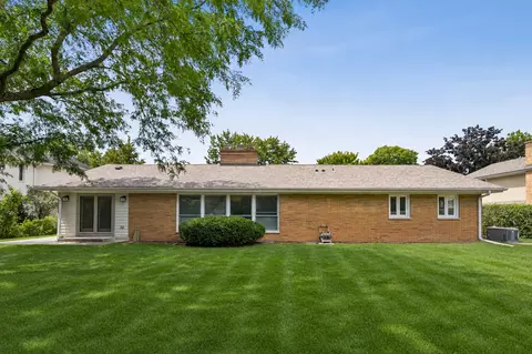 Exterior - 2865 Leanne Ct, Northbrook, IL 60062 photo 2 of 4