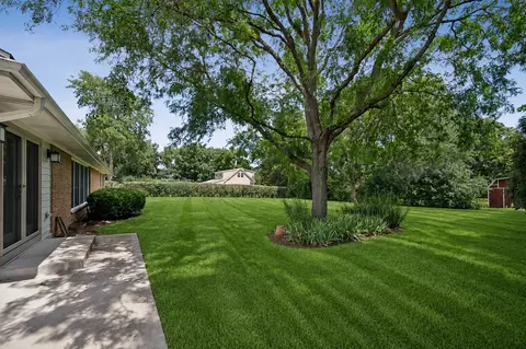 Exterior - 2865 Leanne Ct, Northbrook, IL 60062 photo 3 of 4