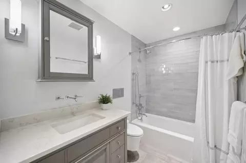 Bath - 2865 Leanne Ct, Northbrook, IL 60062 photo 3 of 3