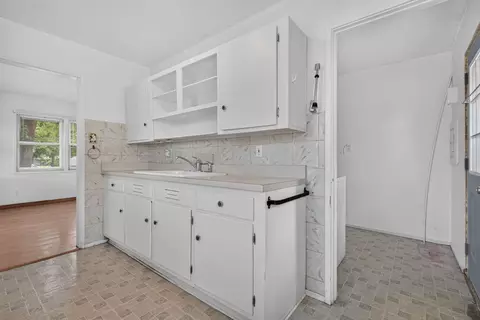 Kitchen - 1814 Inner Circle Dr, Crest Hill, IL 60403 photo 5 of 6