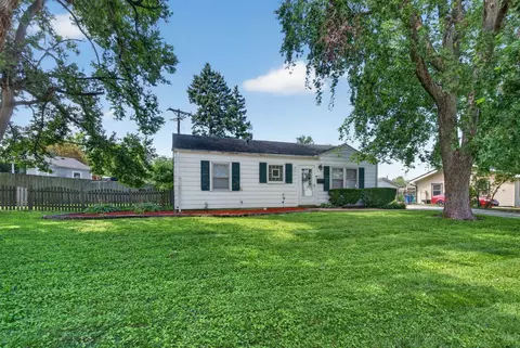 Exterior - 1814 Inner Circle Dr, Crest Hill, IL 60403 photo 2 of 8