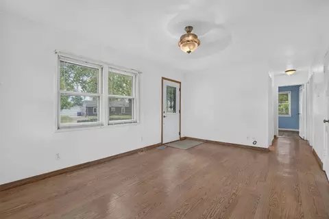 Living - 1814 Inner Circle Dr, Crest Hill, IL 60403 photo 2 of 4