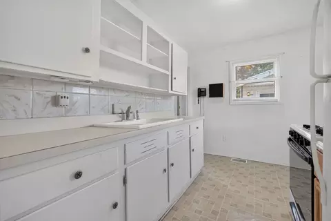 Kitchen - 1814 Inner Circle Dr, Crest Hill, IL 60403 photo 3 of 6