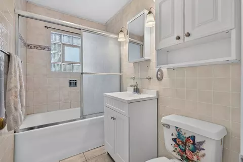 Bath - 1814 Inner Circle Dr, Crest Hill, IL 60403 photo 1 of 1