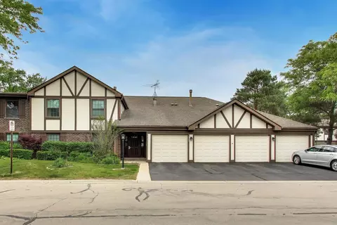 1264 Williamsburg Dr #D1, Schaumburg, IL 60193