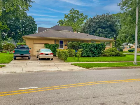 2105 E Kensington Rd, Arlington Heights, IL 60004
