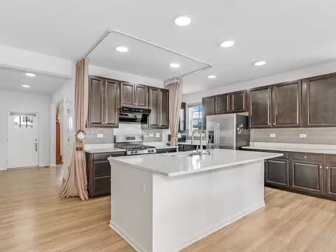 Kitchen - 16143 S Lake View Rd, Plainfield, IL 60586 photo 3 of 5