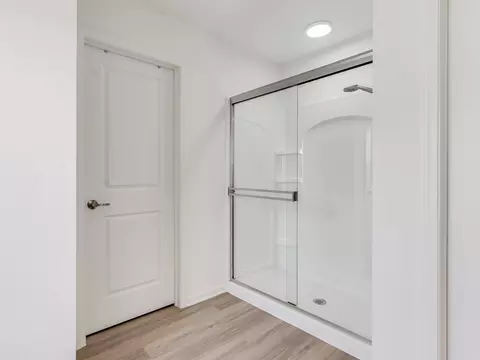 Bath - 16143 S Lake View Rd, Plainfield, IL 60586 photo 2 of 4