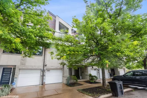 659 N Carpenter St, Chicago, IL 60642