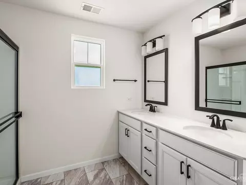 Bath - 12764 S Nicholas Dr, Plainfield, IL 60585 photo 2 of 3