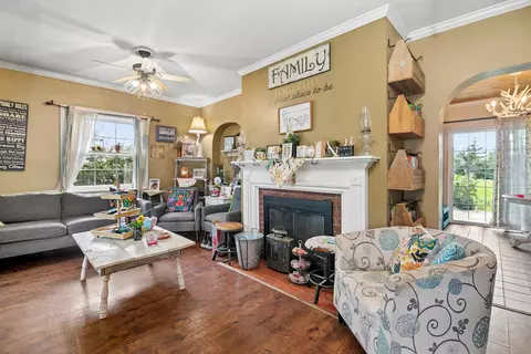 Living - 4085 N 1800e Rd, Herscher, IL 60941 photo 3 of 4