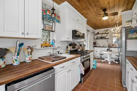Kitchen - 4085 N 1800e Rd, Herscher, IL 60941 photo 3 of 3
