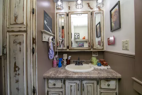 Bath - 4085 N 1800e Rd, Herscher, IL 60941 photo 3 of 5