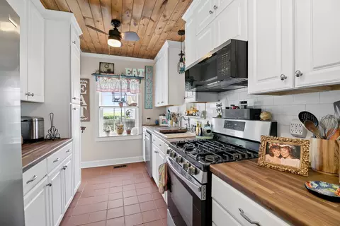 Kitchen - 4085 N 1800e Rd, Herscher, IL 60941 photo 1 of 3