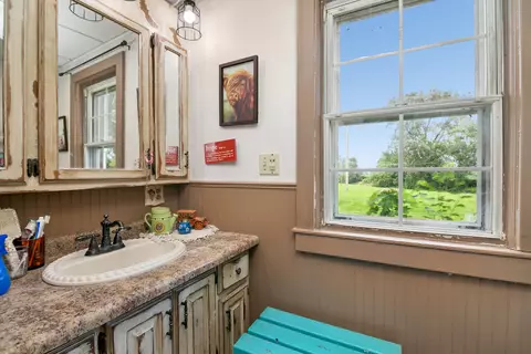 Bath - 4085 N 1800e Rd, Herscher, IL 60941 photo 2 of 5