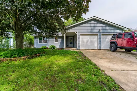 1721 Daisy St, Aurora, IL 60505