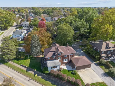 View/Area - 2311 12th St, Moline, IL 61265 photo 2 of 4