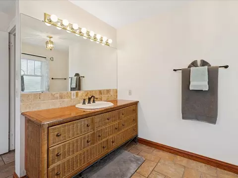 Bath - 2311 12th St, Moline, IL 61265 photo 4 of 5