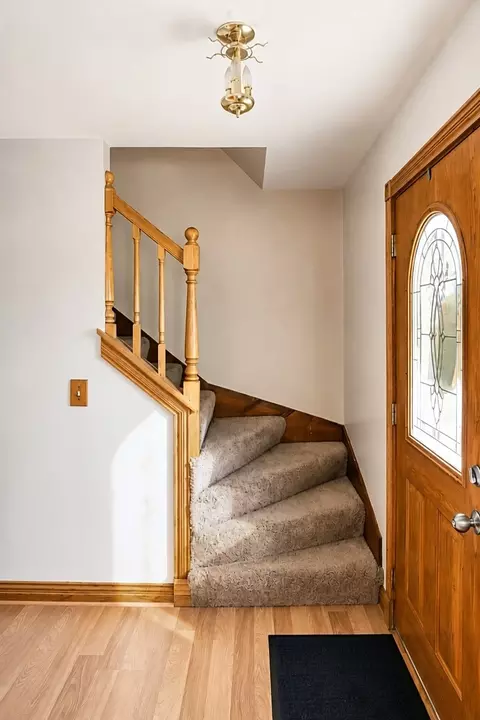 Entry Way - 705 Edgelawn Dr, Plano, IL 60545 photo 3 of 4