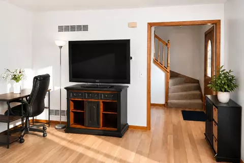 Entry Way - 705 Edgelawn Dr, Plano, IL 60545 photo 1 of 4