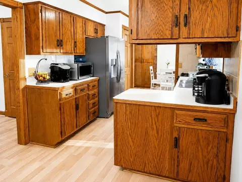 Kitchen - 705 Edgelawn Dr, Plano, IL 60545 photo 2 of 3
