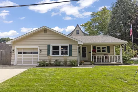 805 Walnut Ave, Saint Charles, IL 60174