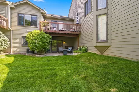 Exterior - 2017 Jeffrey Ln #2017, Elgin, IL 60123 photo 4 of 5