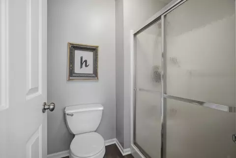Bath - 2017 Jeffrey Ln #2017, Elgin, IL 60123 photo 3 of 4