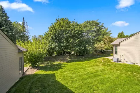 Exterior - 2017 Jeffrey Ln #2017, Elgin, IL 60123 photo 5 of 5