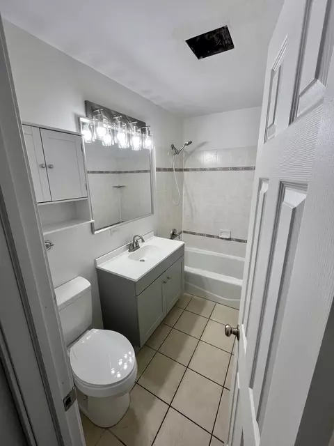 Bath - 3603 Kirchoff Rd, Rolling Meadows, IL 60008 photo 1 of 1