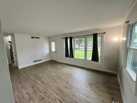 Living - 3603 Kirchoff Rd, Rolling Meadows, IL 60008 photo 2 of 3