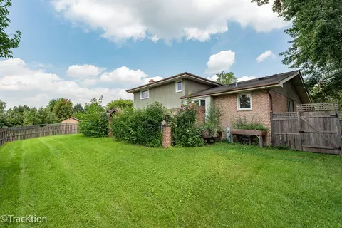Exterior - 9 S434 Allison Ct, Willowbrook, IL 60527 photo 2 of 6