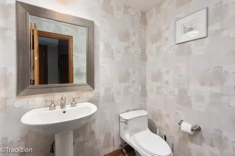 Bath - 9 S434 Allison Ct, Willowbrook, IL 60527 photo 1 of 3