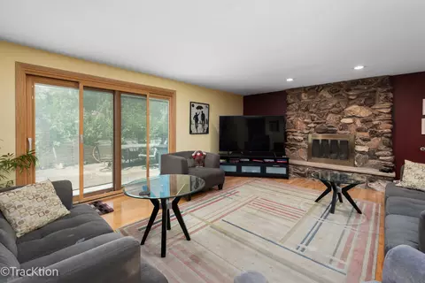 Living - 9 S434 Allison Ct, Willowbrook, IL 60527 photo 2 of 3