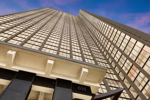 655 W Irving Park Rd #1115, Chicago, IL 60613
